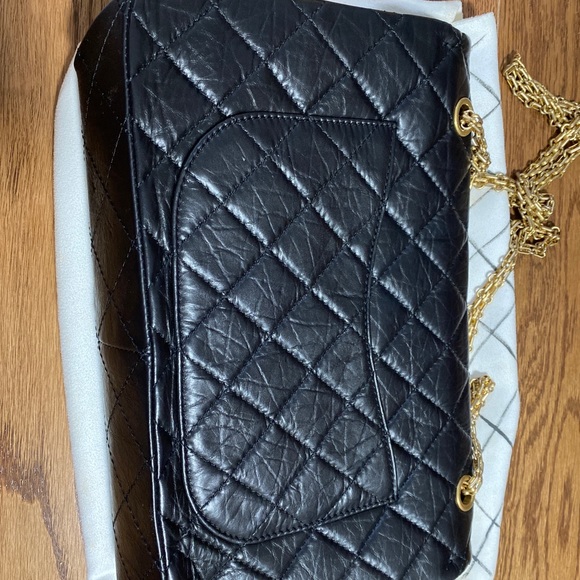 Brand new Chanel 2.55 maxi reissued hand bag - Picture 3 of 8